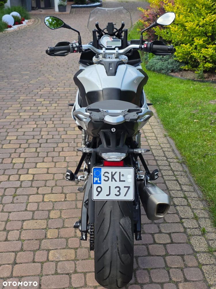 BMW XR - 8