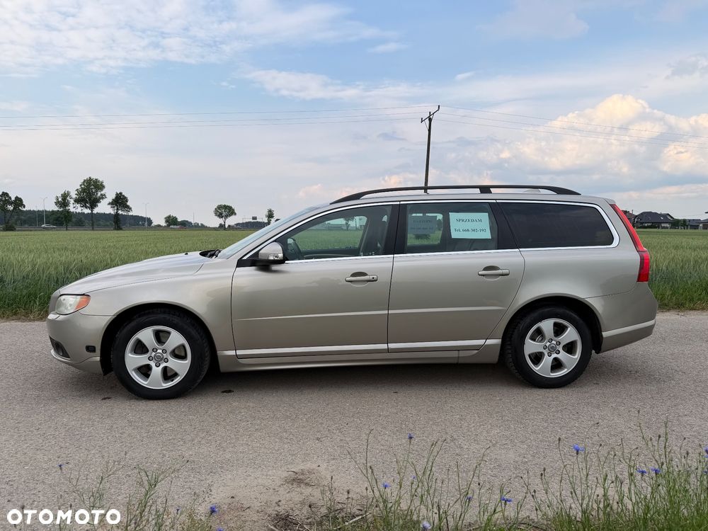Volvo V70 2.5T R-Design Summum - 1