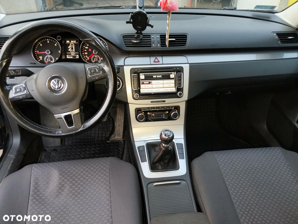 Volkswagen Passat 2.0 TDI DPF Comfortline - 13