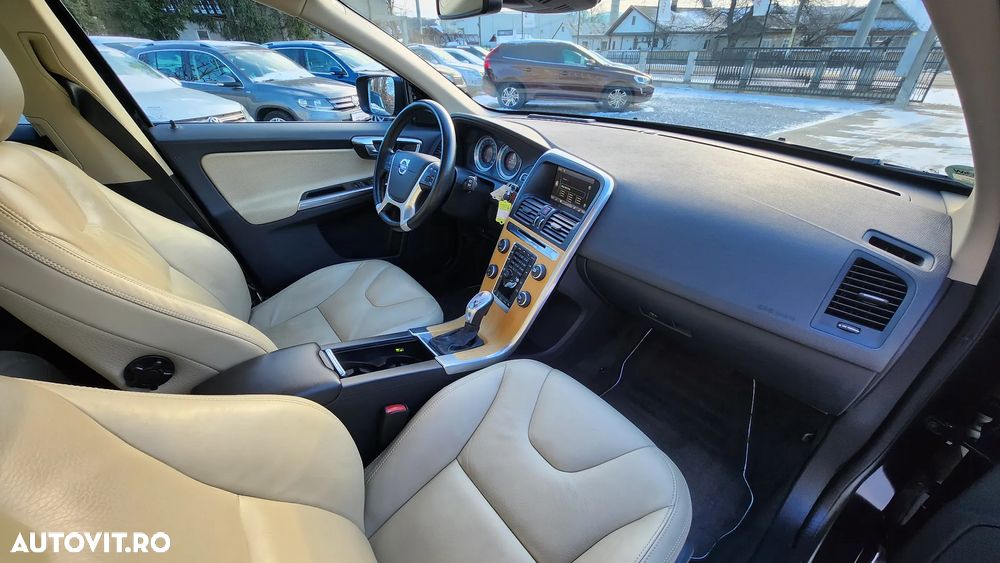 Volvo XC 60 D4 Geartronic Momentum - 30