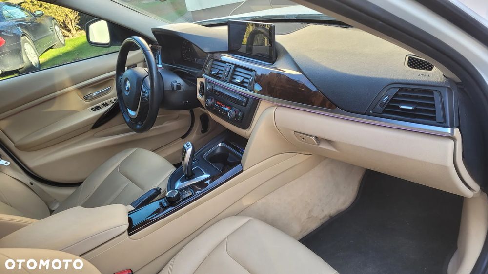 BMW Seria 3 328i xDrive - 11