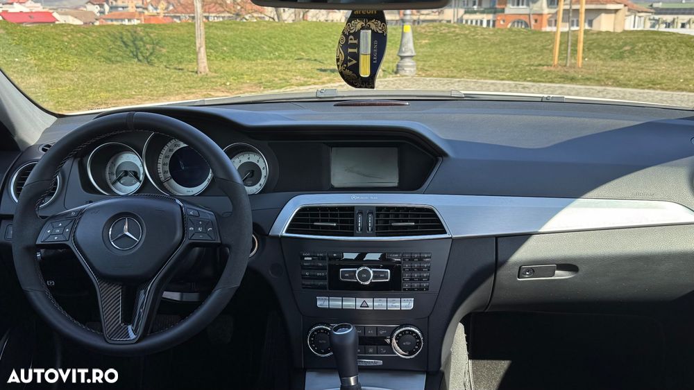 Mercedes-Benz C 180 BlueEFFICIENCY T-Modell - 2