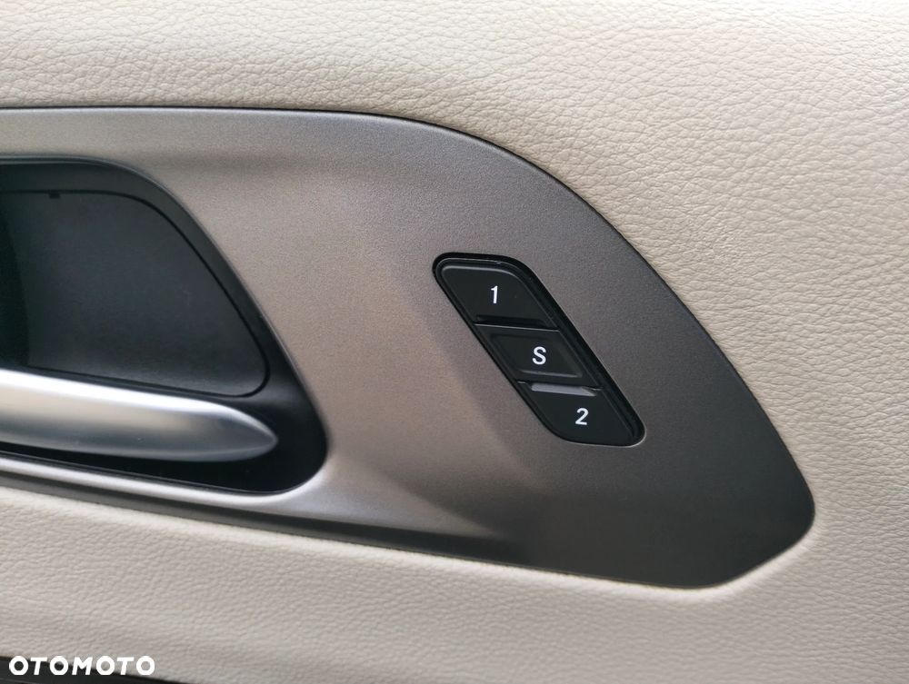 Chrysler Pacifica - 12