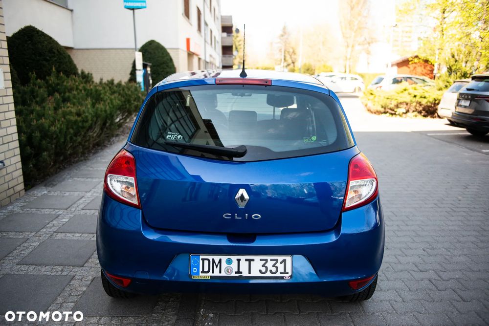 Renault Clio 1.2 16V Confort Authentique - 13
