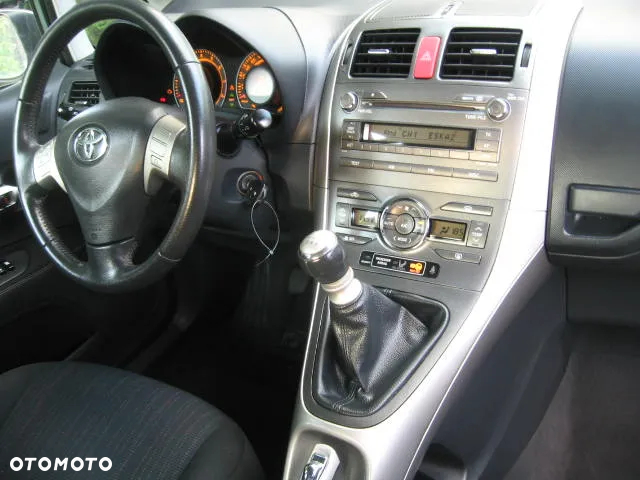 Toyota Auris 1.6 Premium - 16
