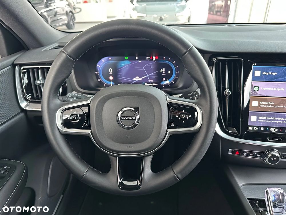 Volvo V60 B4 B Plus Dark - 24