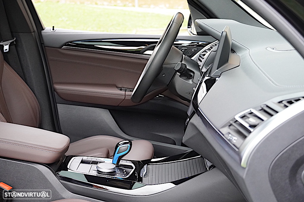 BMW iX3 M Sport Inspiring - 28