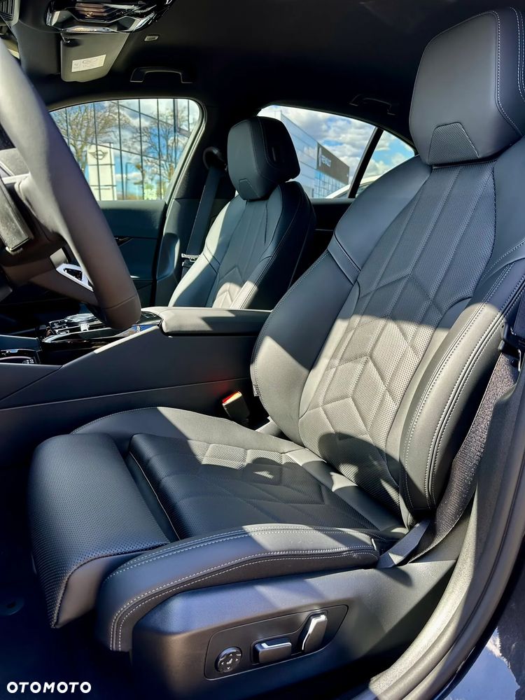 BMW Seria 5 520d xDrive mHEV - 10