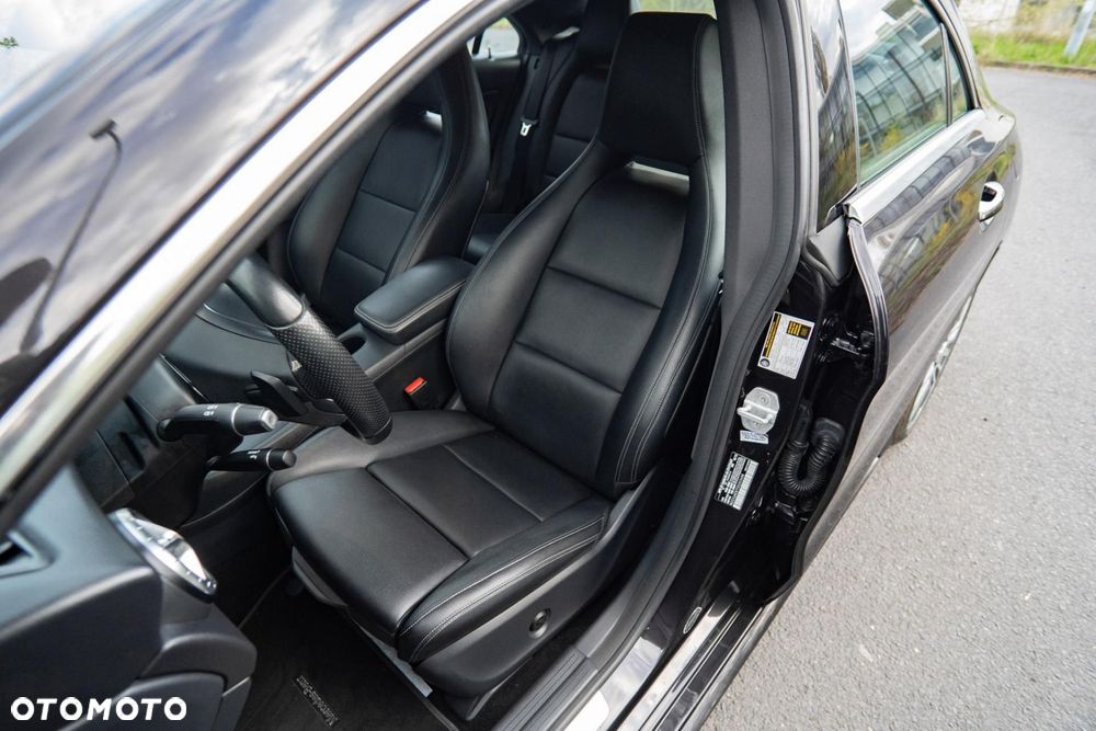 Mercedes-Benz CLA 250 7G-DCT AMG Line - 13