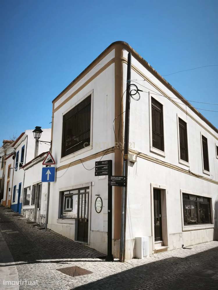 Edifício Moderno em Alenquer com Óptimas Características - Grande imagem: 2/14