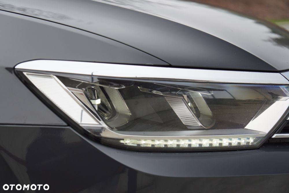 Volkswagen Passat - 12