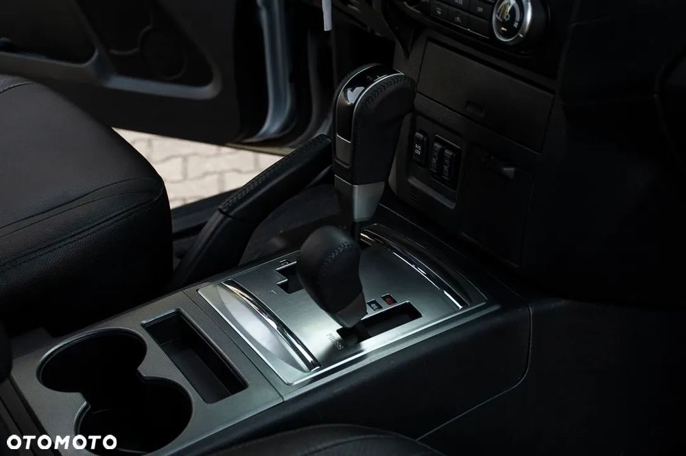 Mitsubishi Pajero 3.2 DI-D Automatik Limited Edition - 19