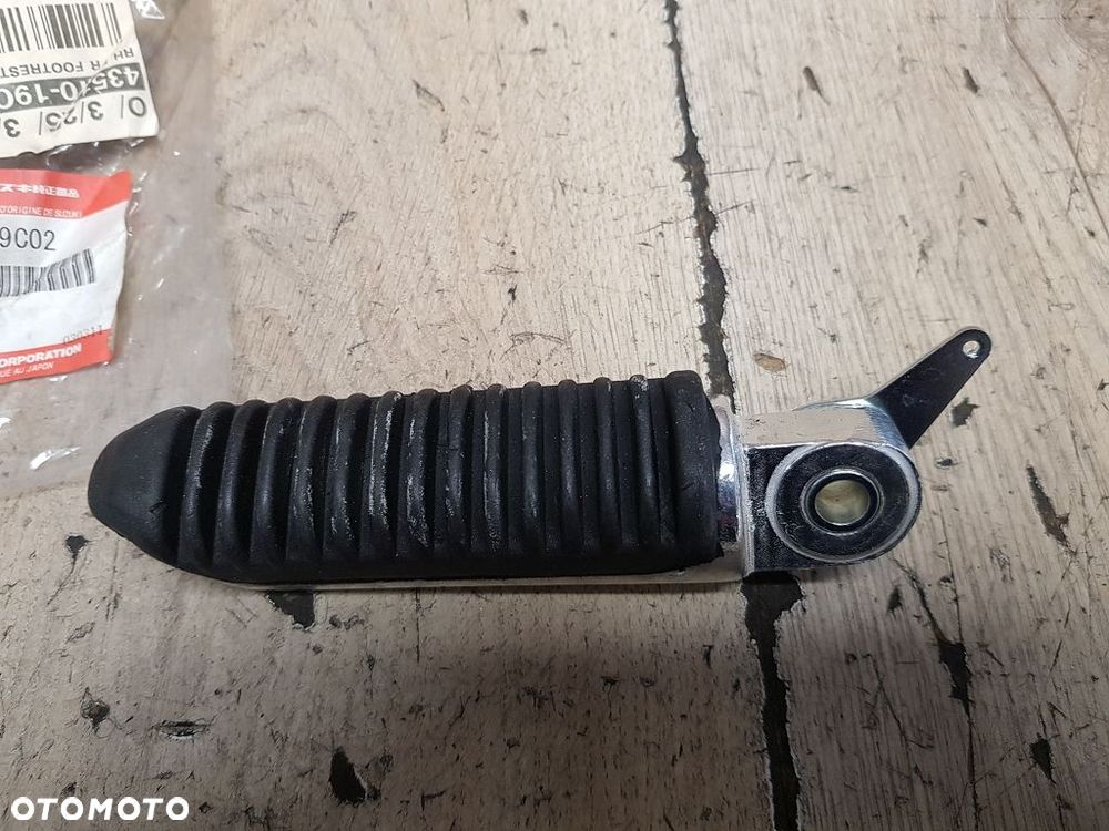 Podnóżek kierowcy prawy Suzuki GSX600F GSX750F 43510-19C02 - 2
