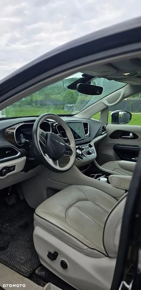 Chrysler Pacifica - 7