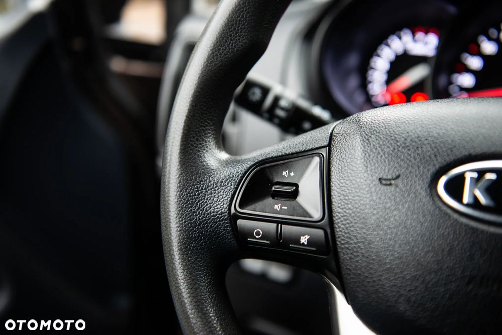 Kia Rio 1.2 Business Line - 38