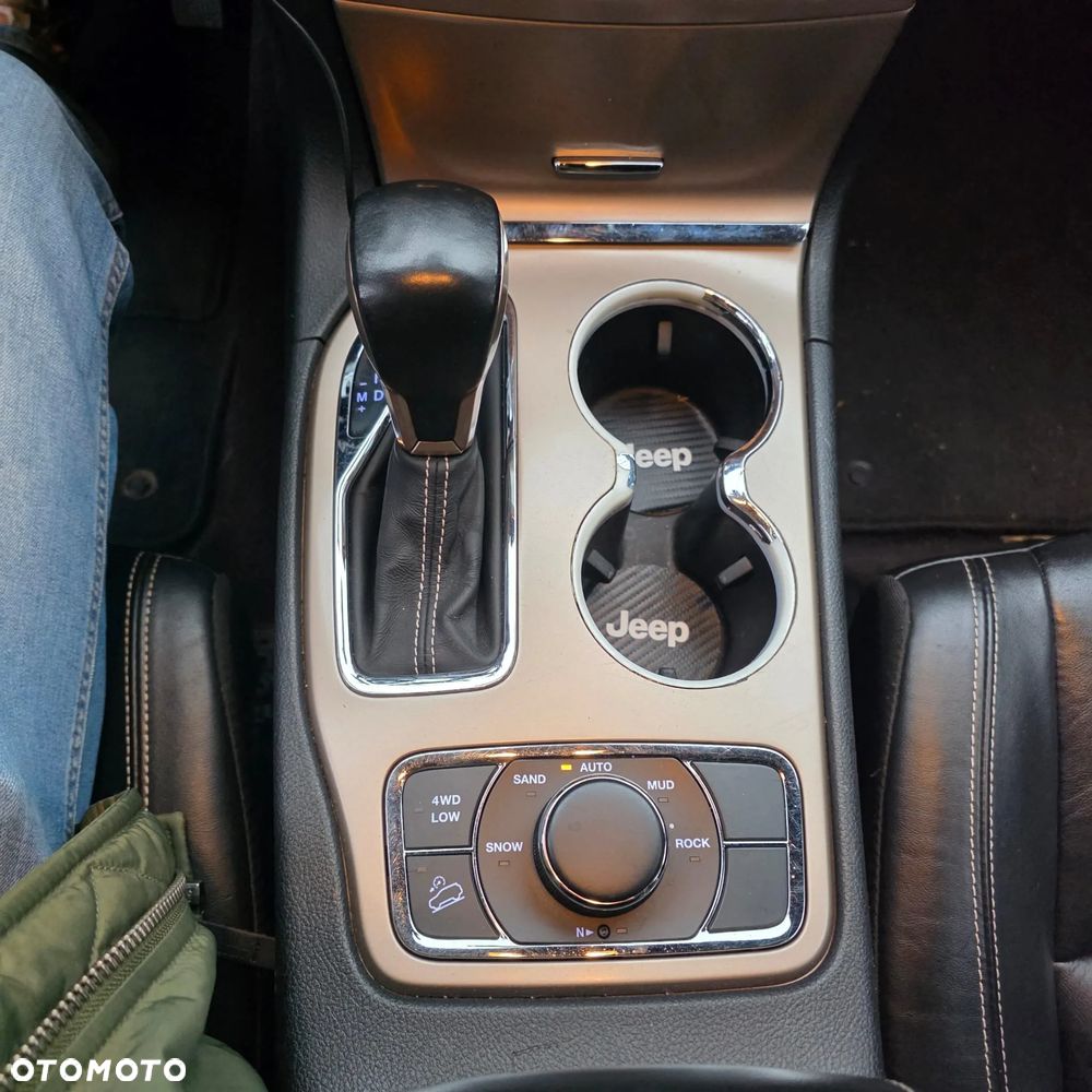 Jeep Grand Cherokee - 21