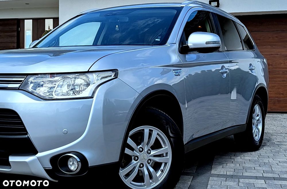 Mitsubishi Outlander Instyle NAVI + - 29