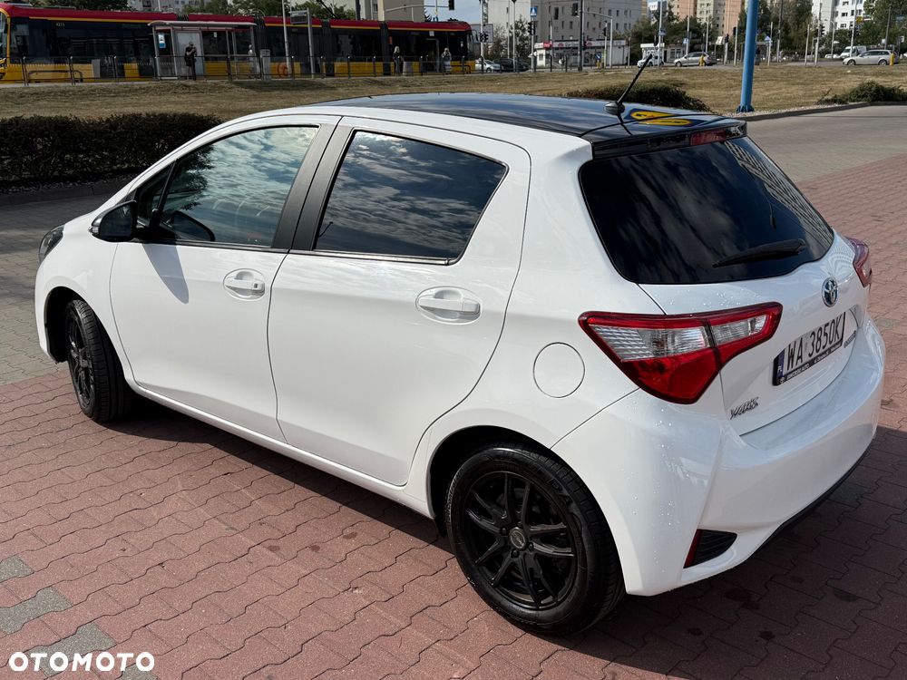 Toyota Yaris Hybrid 100 Dynamic - 2