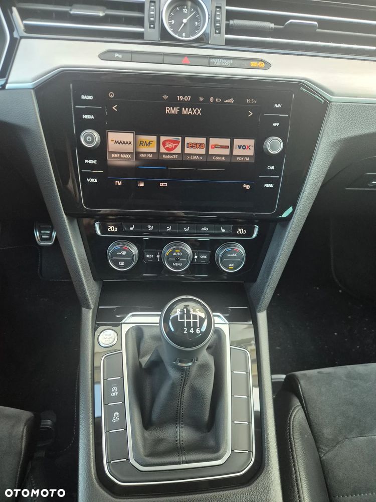 Volkswagen Passat Variant 2.0 TDI BMT Highline - 26