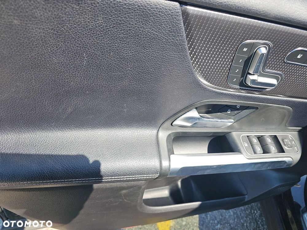 Mercedes-Benz GLB 250 4-Matic Progressive 8G-DCT - 12