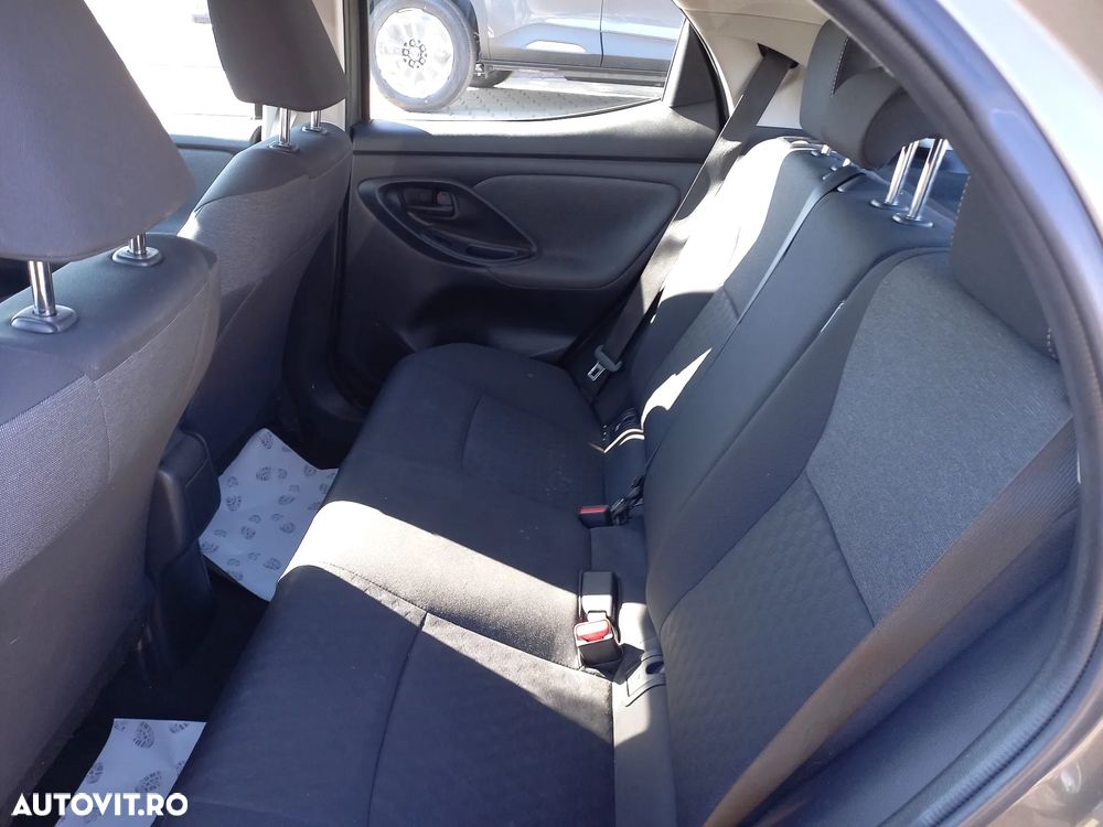 Toyota Yaris 1.5 VVT-i HSD Dynamic - 11