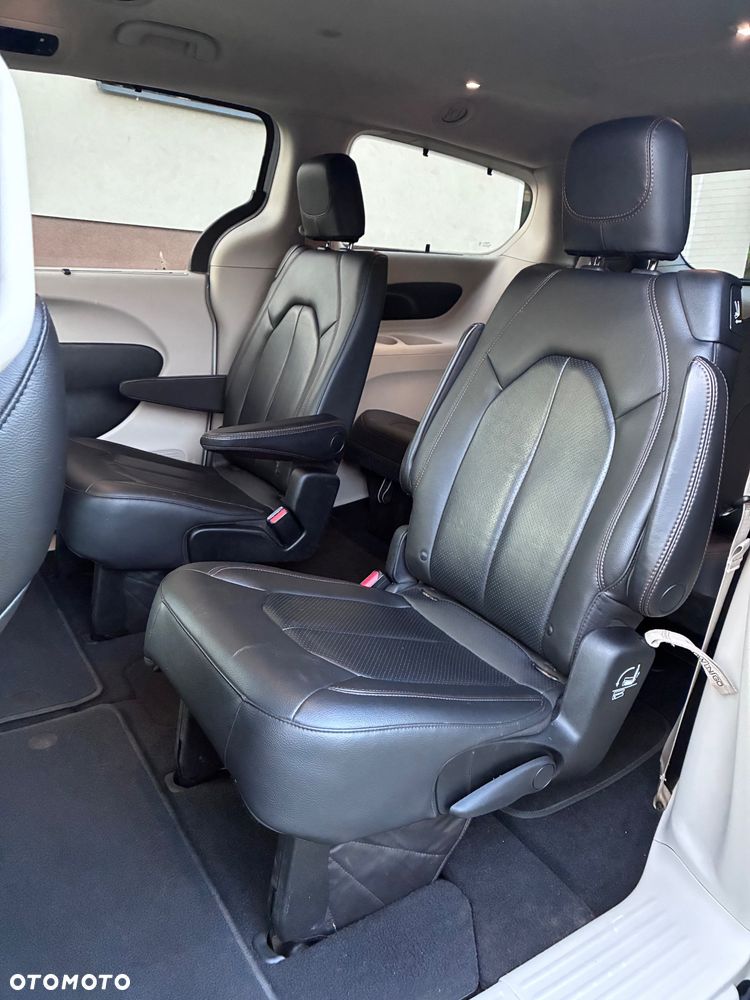Chrysler Pacifica - 13