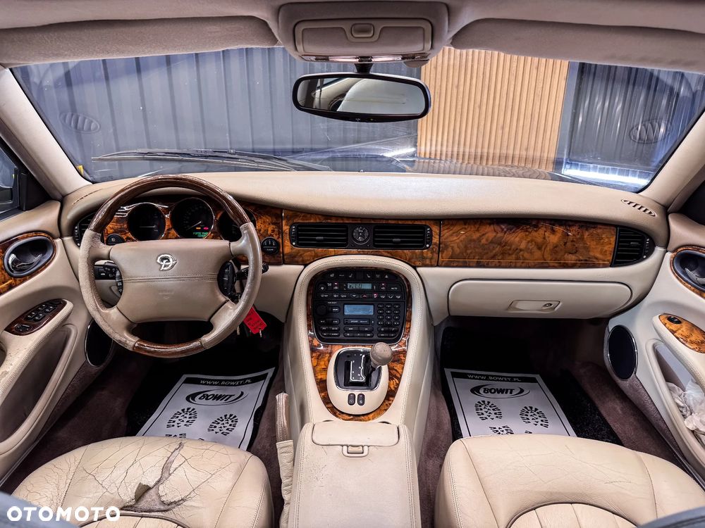 Jaguar Daimler 8 - 24