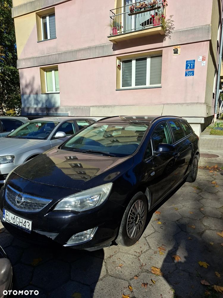 Opel Astra 2011 photo 2