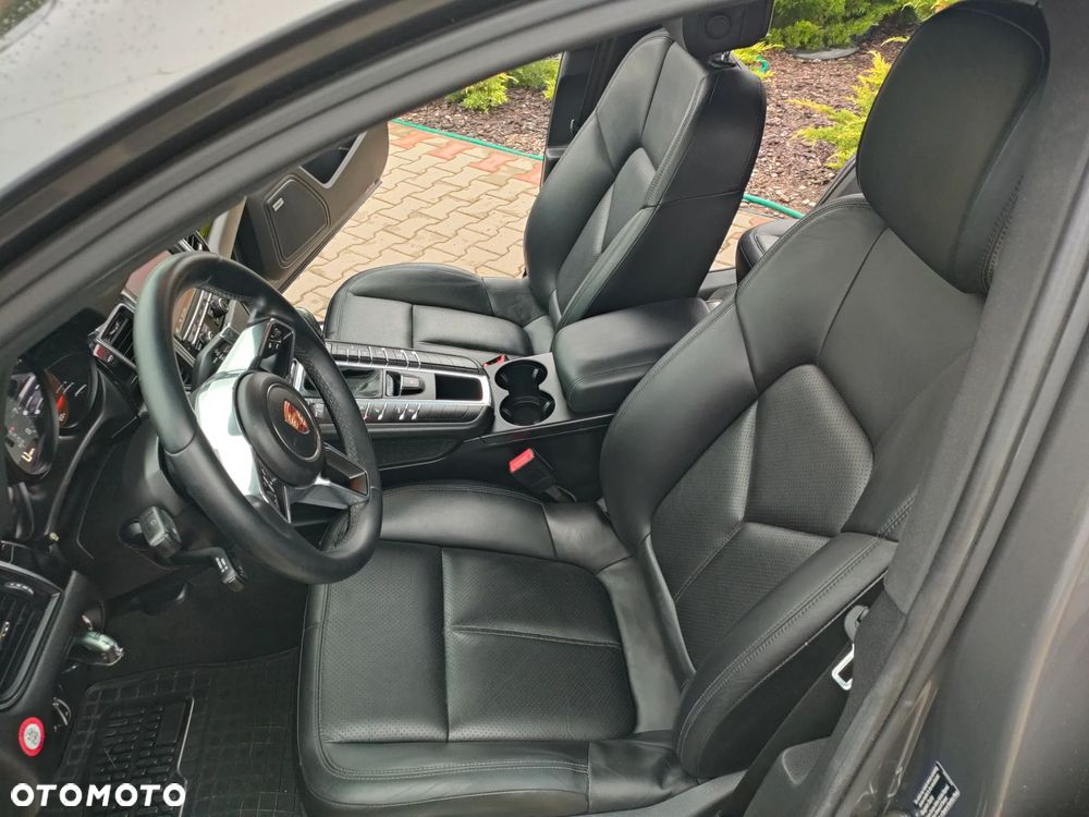 Porsche Macan - 27