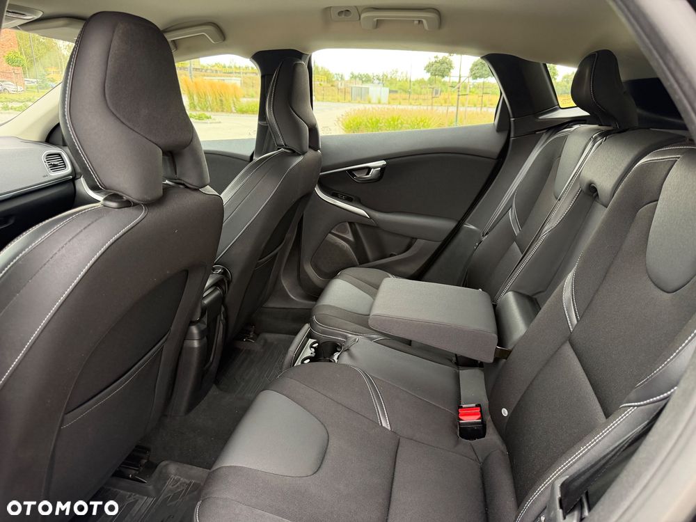 Volvo V40 D2 Drive-E Momentum - 13
