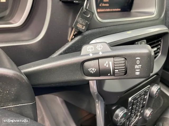 Volvo V40 T2 Momentum - 18