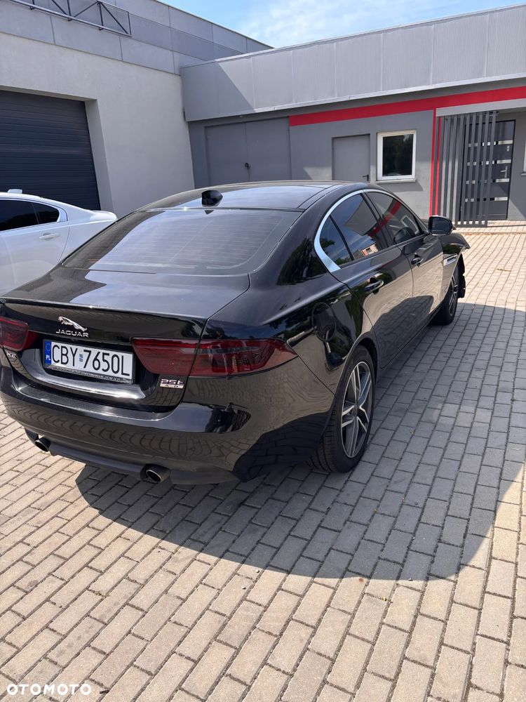 Jaguar XE 2.0 T AWD Pure - 10