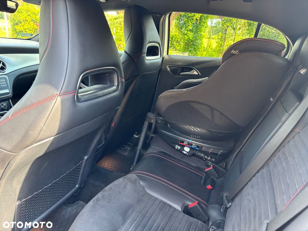 Mercedes-Benz GLA 250 4Matic 7G-DCT AMG Line - 19