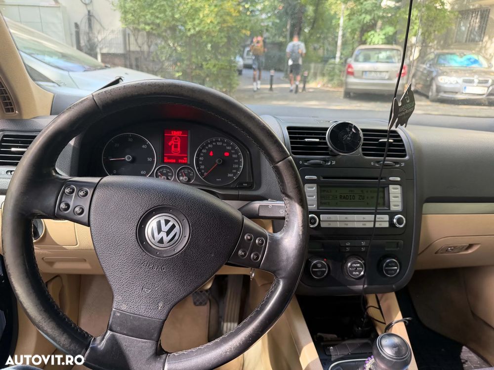 Volkswagen Jetta - 4