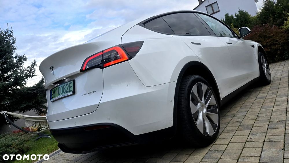 Tesla Model Y Long Range Dual Motor AWD - 16