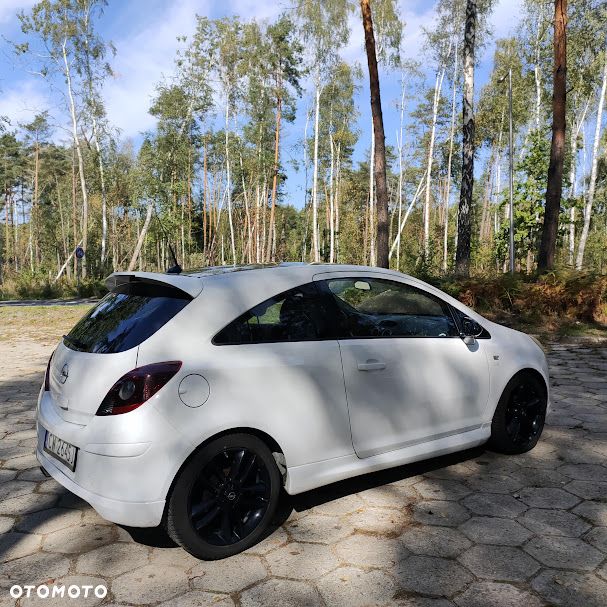 Opel Corsa 1.2 16V Cosmo - 4