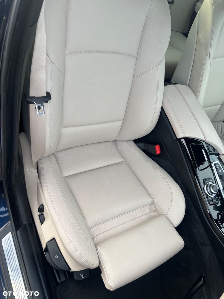 BMW Seria 5 528i xDrive Sport-Aut - 28