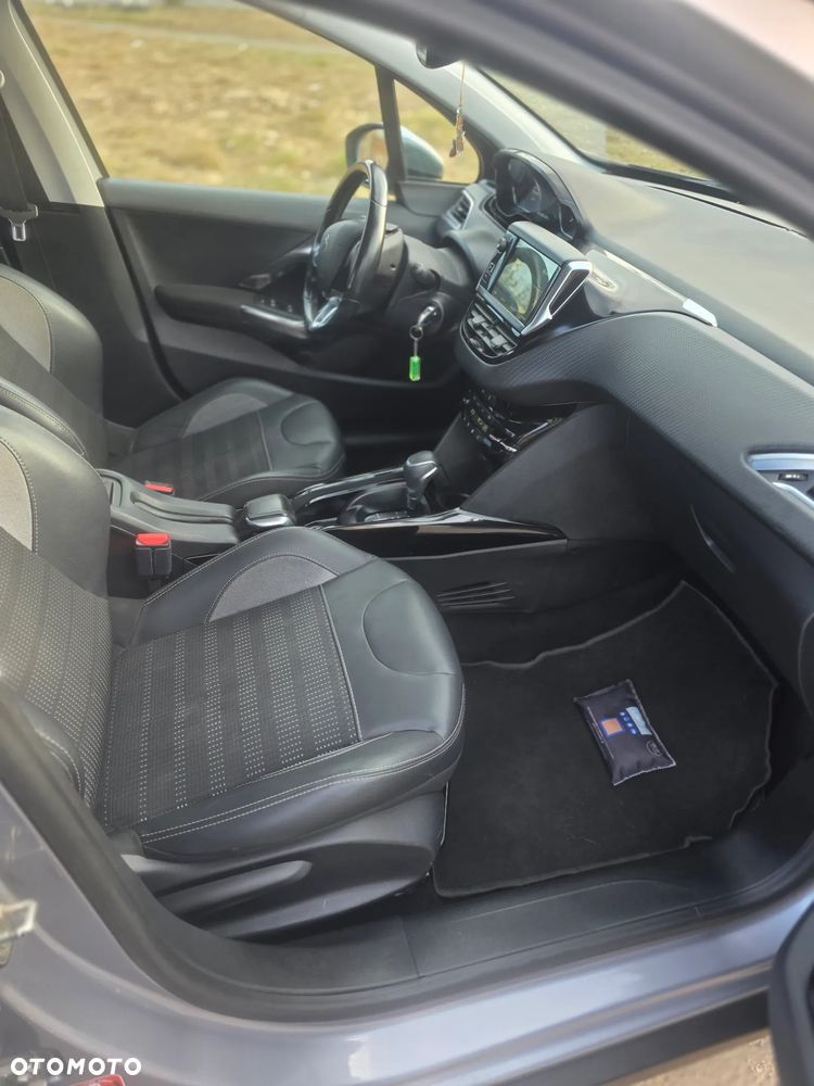 Peugeot 2008 1.2 Pure Tech Style S&S EAT6 - 24