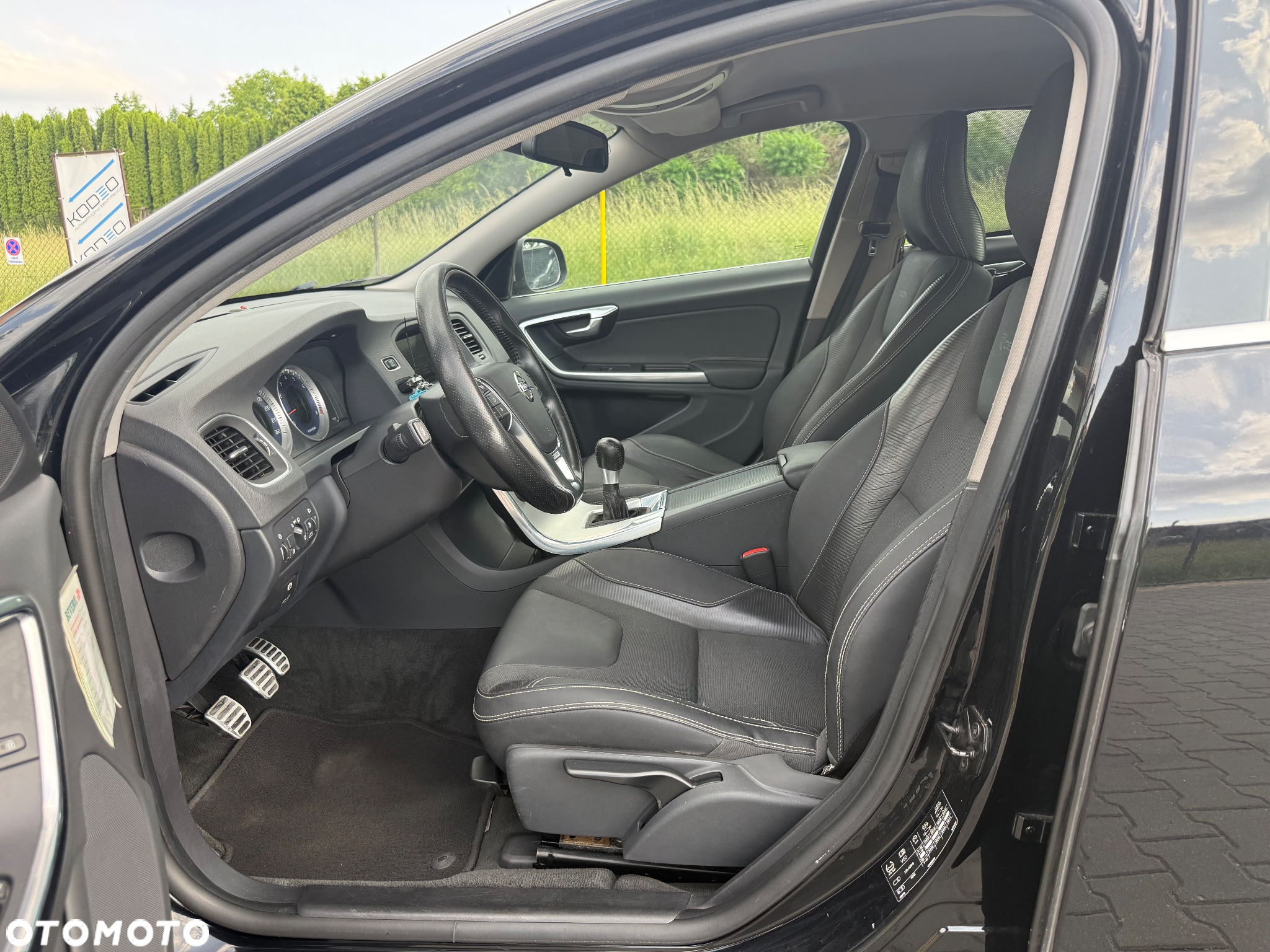 Volvo V60 T3 R-Design Kinetic - 10