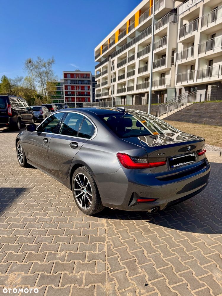 BMW Seria 3 330i xDrive Sport Line - 4