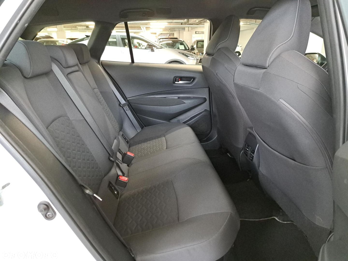Toyota Corolla 1.8 Hybrid Comfort - 14