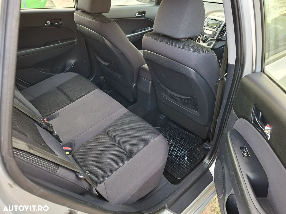 Hyundai i30 1.6 CRDI Comfort - 8