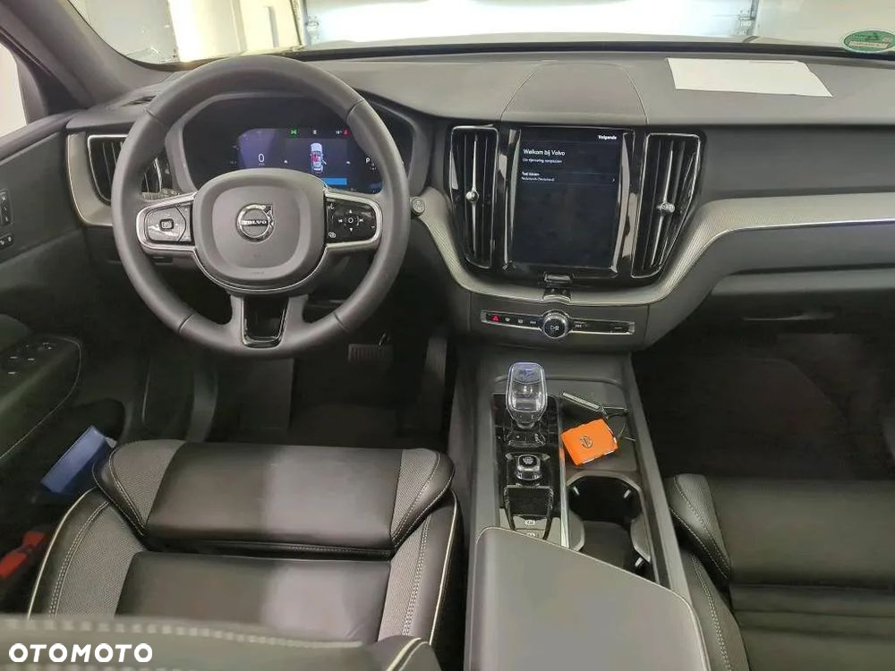 Volvo XC 60 T6 Plug-In Hybrid AWD Plus Black Edition - 10