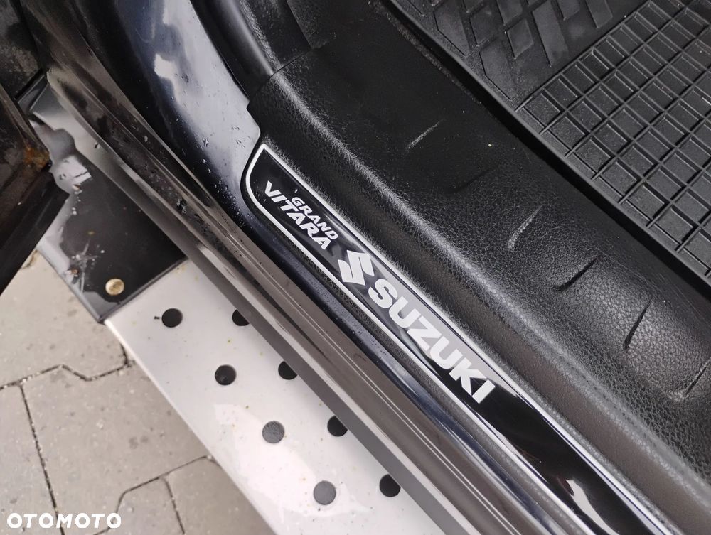Suzuki Grand Vitara 1.9 DDiS Comfort + DPF Family - 22