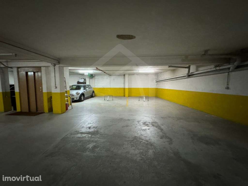 Lugares de garagem no centro de São João da Madeira - Grande imagem: 2/19