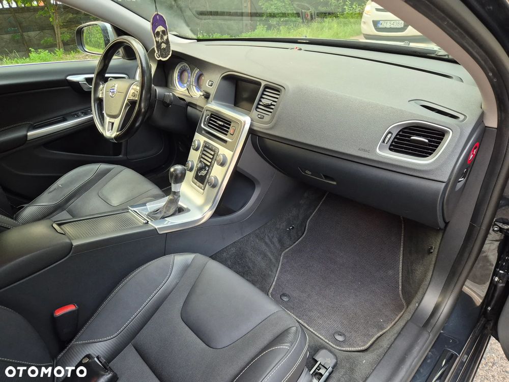 Volvo S60 D2 R-Design - 16
