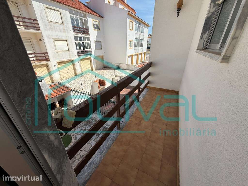 Moradia de r/c e 1º andar a 3 minutos da Praia de Santa Cruz. - Grande imagem: 5/31
