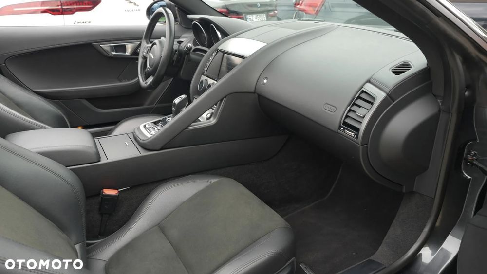 Jaguar F-Type R-Dynamic - 22