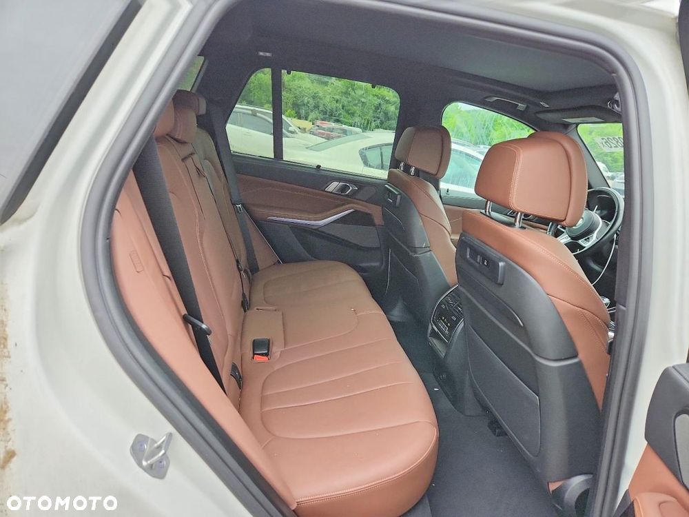 BMW X5 M50i - 9