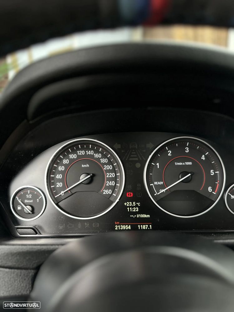BMW 318 d Pack M - 33